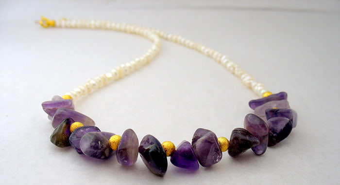 Фиолетовый браслет из натуральных камней
